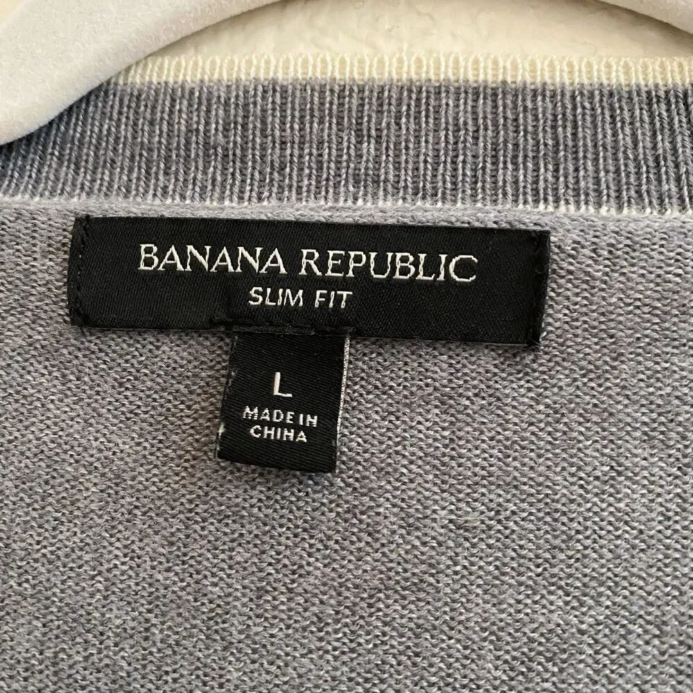 Banana Republic Men’s V-neck Slim Fit Merino Wool Gray Sweater‎ Large